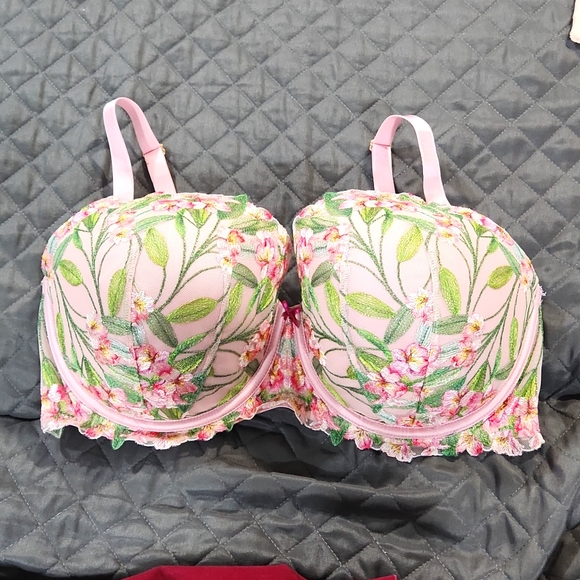 Victoria Secret Bra 🩷💐 - Picture 1 of 7